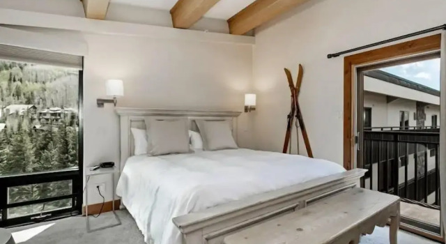 3 Bedroom Antlers Vacation Rental With Incredible Slopeside Views and Just a Short Walk to Gondola and Lionshead Village