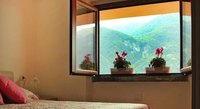 Apartment on Lake Como With Stunning Views, Prenota Appartamento Hotel a Como con parcheggio, Parcheggio