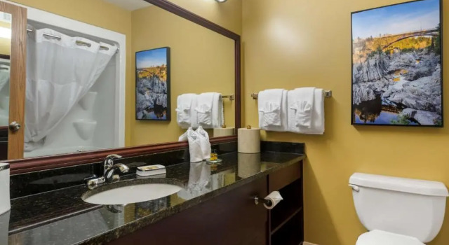 Номер Deluxe Best Western Plus Grand-Sault Hotel & Suites