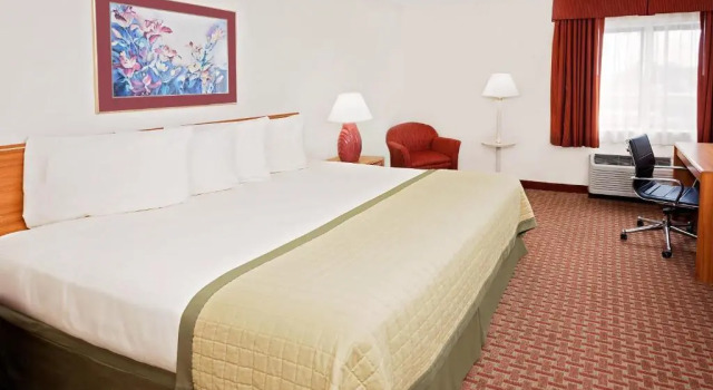 Люкс Deluxe Baymont by Wyndham St. Joseph/Stevensville