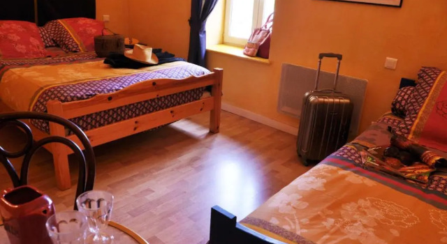 la Ferme aux abeilles, Rezervovat Hotel Ambierle 