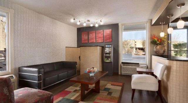 Кровать в общем номере Baymont by Wyndham Wilmington