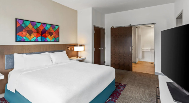 Трёхместный люкс c 1 комнатой Hilton Garden Inn Corning Downtown