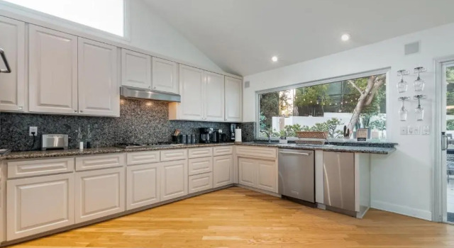 Modern Hollywood Hills Home-Pool,Sauna,5*location