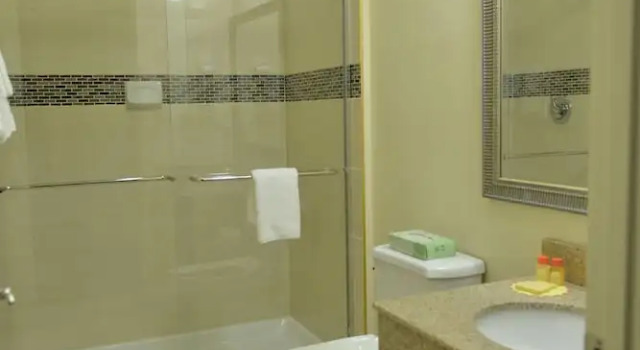 Номер Comfort Whitney Inn & Suites