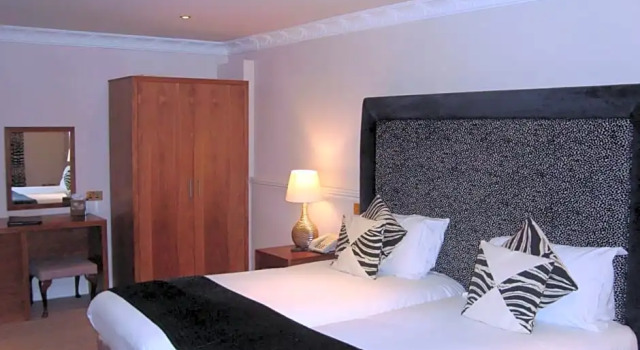 Номер Standard Waterton Park Hotel