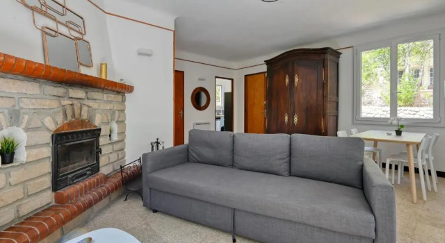 Апартаменты Nice apartment in a quiet villa in Ventabren