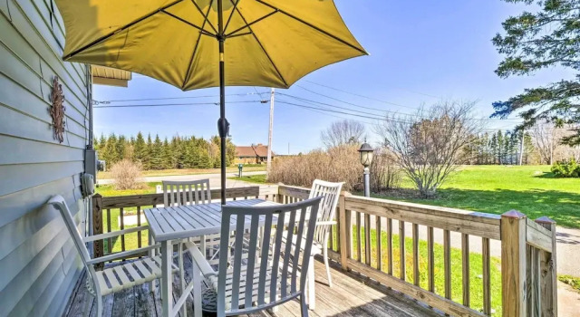 Nautical Lubec Cottage w/ Fire Pit & Grill!, Buchen Sie Ferienhaus Lubec Maine