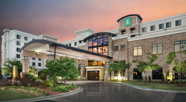 Embassy Suites by Hilton Fayetteville Fort Bragg, Забронировать Отель Форт-Брэгг Северная Каролина