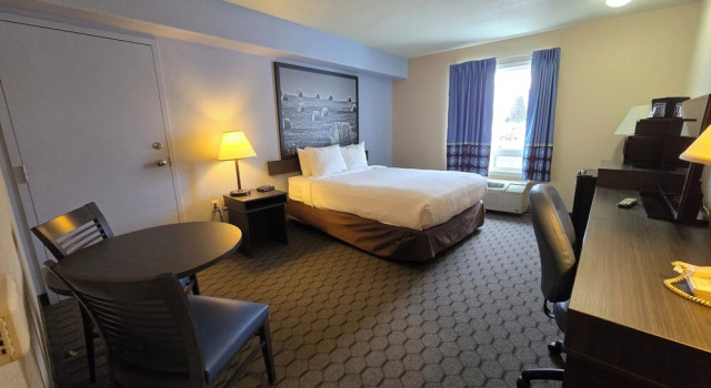 Номер Standard Super 8 by Wyndham Swan River MB
