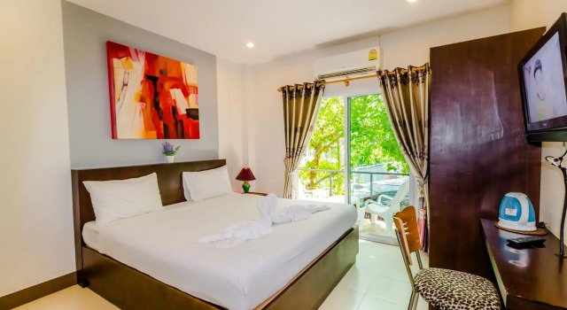 Baan Yuyen Karon Guesthouse