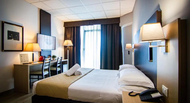 Четырёхместный номер Standard с балконом Tuscany Inn