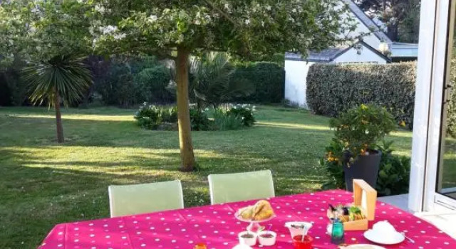 Auprès de mon arbre, Rezerwuj Hotel  