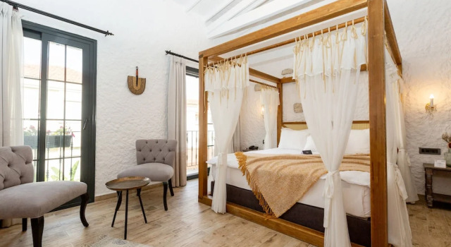 Номер Superior с красивым видом из окна Alachi Hotel