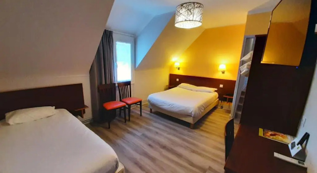 Трёхместный номер Standard Logis Hôtel Saint Paul