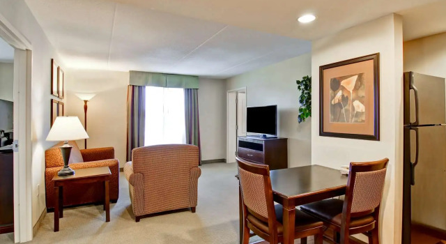 Четырёхместный люкс с 2 комнатами Homewood Suites by Hilton Sudbury