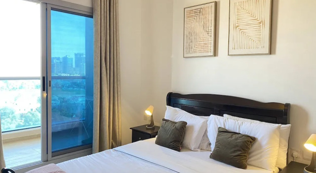 Lux BnB Elite Residences I Golf Course Views, Забронировать Отель «постель и завтрак» Дубай Эмират Дубай, рядом с Meaisem City Centre