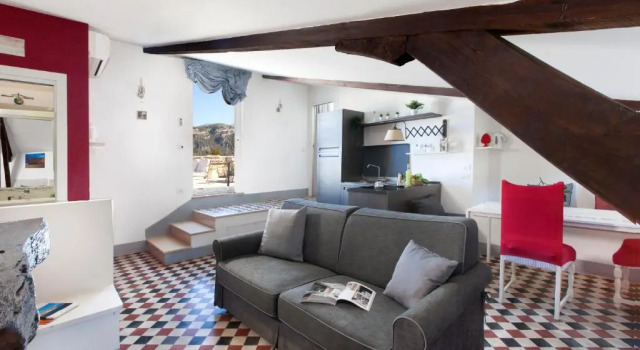 Estate4Home - La Casa di Silvia e Luca