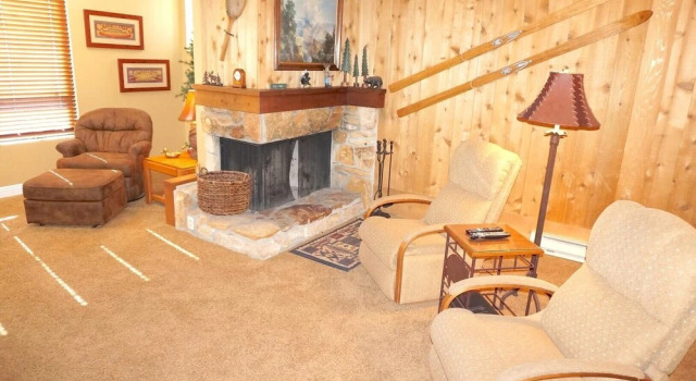 207 2 Bedroom Home, Забронировать Дом для отпуска Коттеджи Маммот-Лейкс, рядом с Chair 7, Коттедж