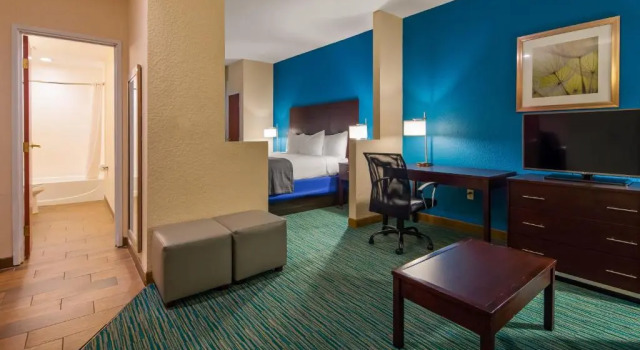 Четырёхместный люкс c 1 комнатой Best Western Wesley Chapel