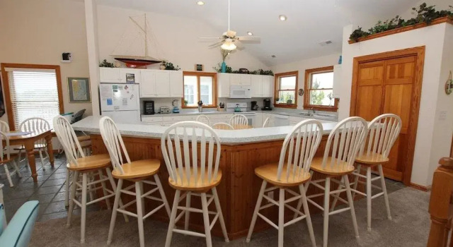 The Green Wave - 7 Br home by RedAwning