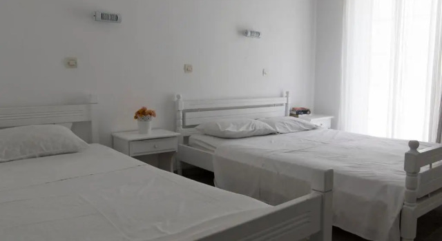 Двухместный номер Economy с балконом и с красивым видом из окна Armadoros Hotel / Ios Backpackers