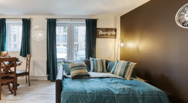 Modern 2 Bed Apartment in Central City