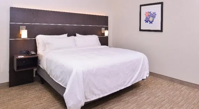 Люкс Holiday Inn Express & Suites Bloomington W Mall