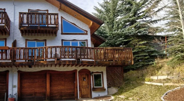 2109 B Chamonix 4 Bedroom Home by RedAwning