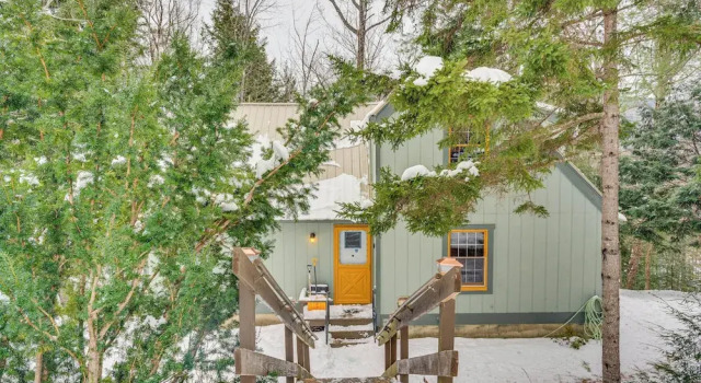 Rustic Intervale Hideaway w/ Deck & Wooded Views!, Забронировать Дом для отпуска Виллы Интервейл, Вилла
