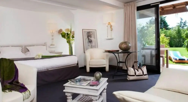 Mangio Fango Hotel et Spa, Забронировать Курортный отель Сент-Мари-де-ла-Мер Камарг, рядом с Пляж "Сент-Мари-де-ла-Мер"