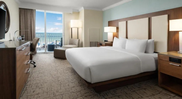 Номер Standard с видом на залив Hilton Clearwater Beach Resort & Spa