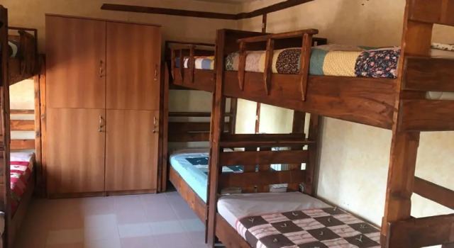 Кровать в общем номере Machanents Guest House