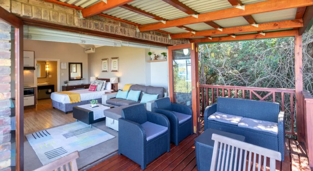Люкс Luxury с балконом Boardwalk Lodge - Self-Catering