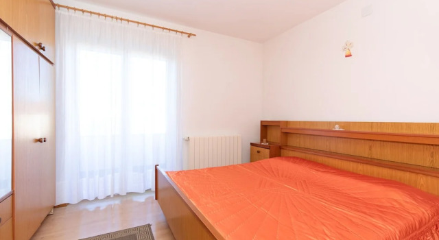 2-bedroom Krk Apartment - Near Krk Beaches & Town!, Забронировать Апартаменты/квартира Отели Крка с парковкой, рядом с Krk Harbour, Парковка