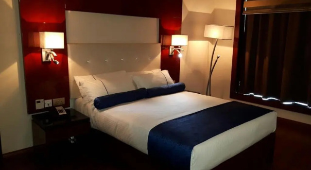 Standart çift kişilik oda Golden Tulip Headington Ruwi