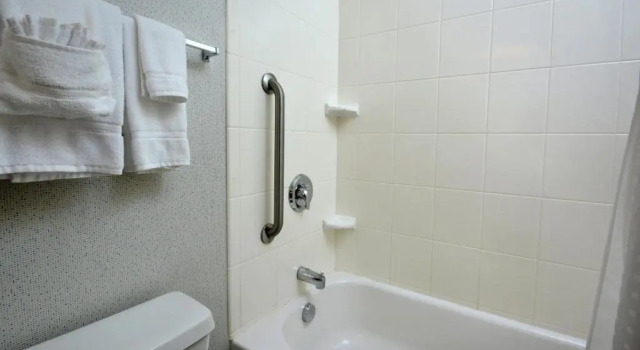 Четырёхместный номер Standard Holiday Inn Express Lynchburg by IHG