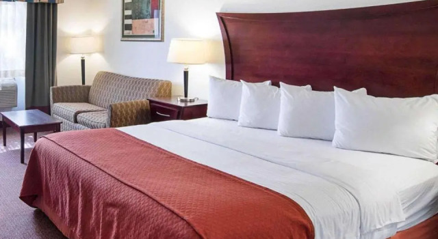 Люкс Quality Inn Midland South