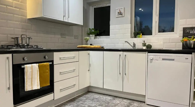 Коттедж Three Bedroom City Home with Garden