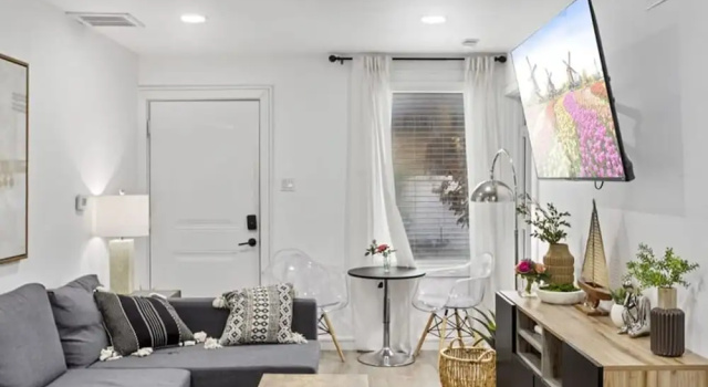 Arbor Villa 1 I Sleeps 30 Near Downtown Parking