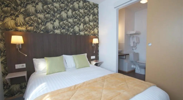 Трёхместный номер Standard CitHotel Hôtel de France et dEurope
