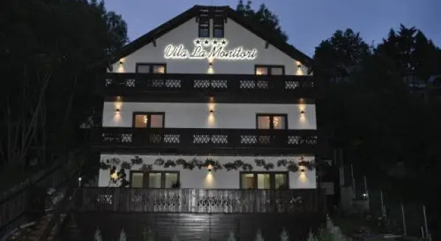 La Monitori, Rezervovat Hotel Hotely v Prahova Valley s parkováním, Parkování