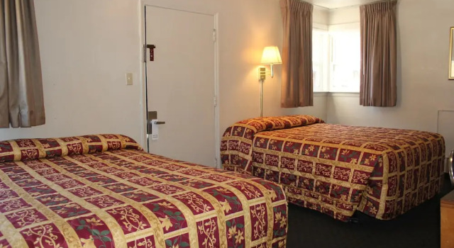 Четырёхместный номер Standard Lava Spa Motel & RV