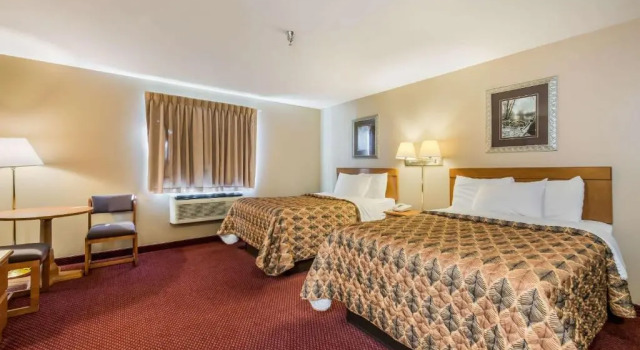 Standard Vierer Zimmer Econo Lodge