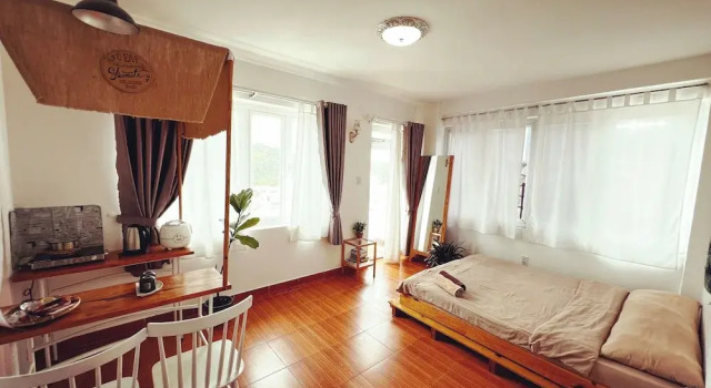 Номер Standard с балконом и с красивым видом из окна Nhà Dalat House