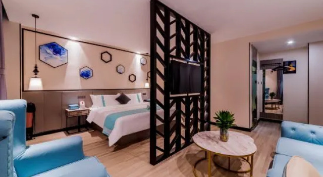 Люкс Deluxe Xian-Qingya Hotel (Hohhot Wanda Plaza East Railway Station Branch)