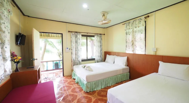 Трёхместное бунгало Standard с балконом Lanta Darawadee Resort