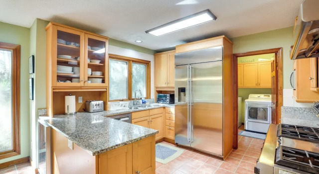Коттедж с 3 комнатами Spacious Kiawah Island Home w/ Deck, Walk to Beach