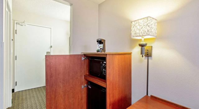Люкс c 1 комнатой La Quinta by Wyndham Harrisburg Airport Hershey