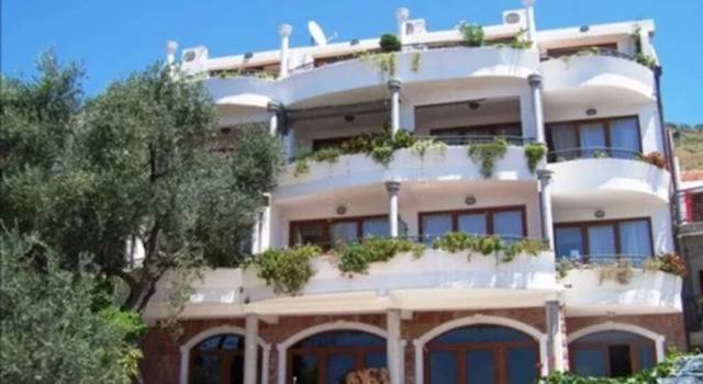 Levantin Inn 12 Room N7 Sea Side, Забронировать Отель Отели Свети-Стефан с парковкой, рядом с Пляж Црвена Главица, Парковка